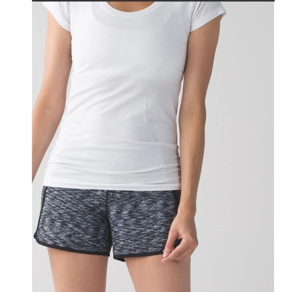 Lululemon Run Times Short *4-way Stretch Dramatic Static White Black Size 10